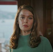 Rezumat episodul 16 „Fata de la fereastră”, difuzat în 28 octombrie la Kanal D: Feride îi ajută pe Cana și pe Alp să se împace